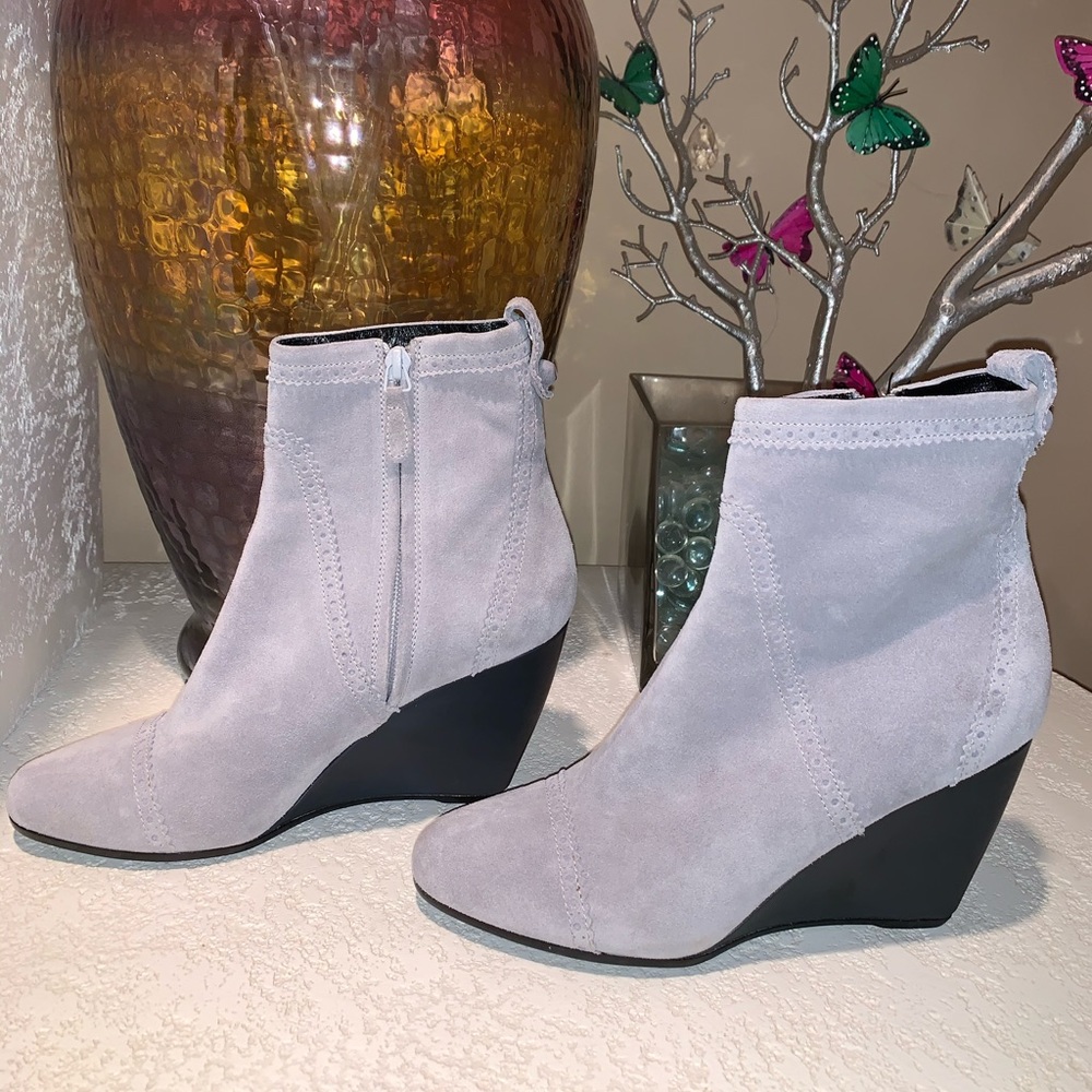 BALENCIAGA Gray Suede Booties - Picture 4 of 13